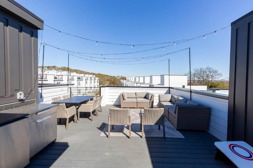 New! Beautiful Murals, Rooftop Deck & Karaoke! Villa Nashville Exterior photo