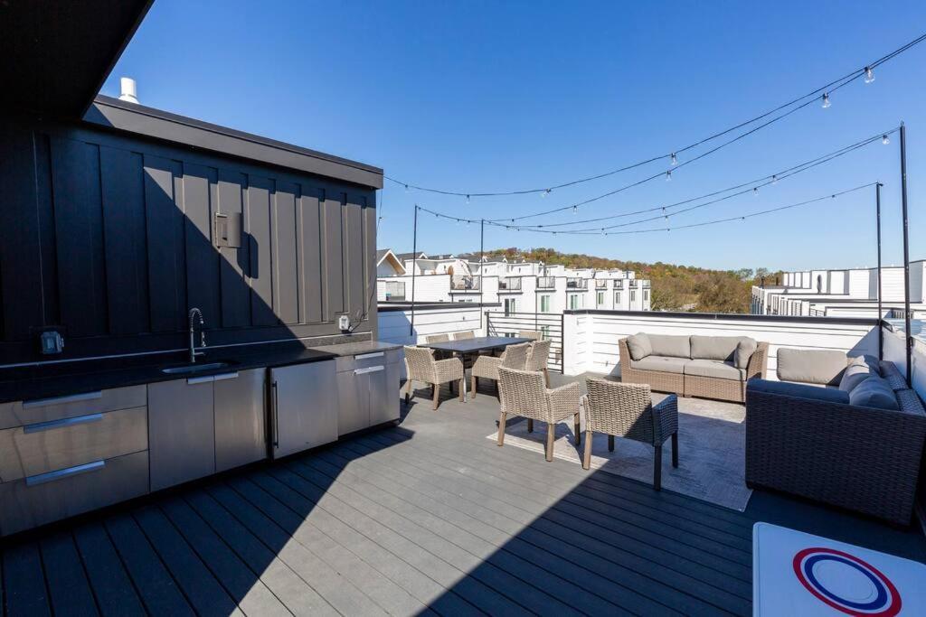 New! Beautiful Murals, Rooftop Deck & Karaoke! Villa Nashville Exterior photo